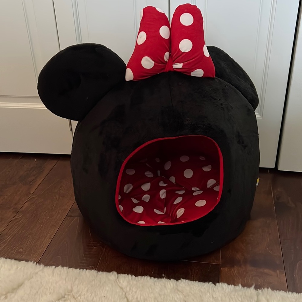 Best Friends by Sheri Disney Minnie Mouse Covered Cat & Dog Bed
